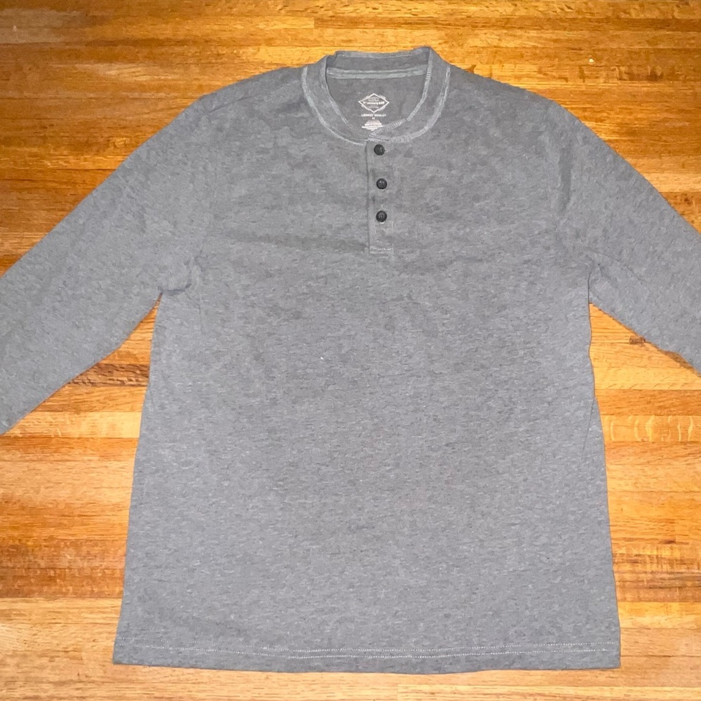 St. John's Bay Men Heathered Gray Legacy‎ Henley 3 Button Long Sleeve Shirt